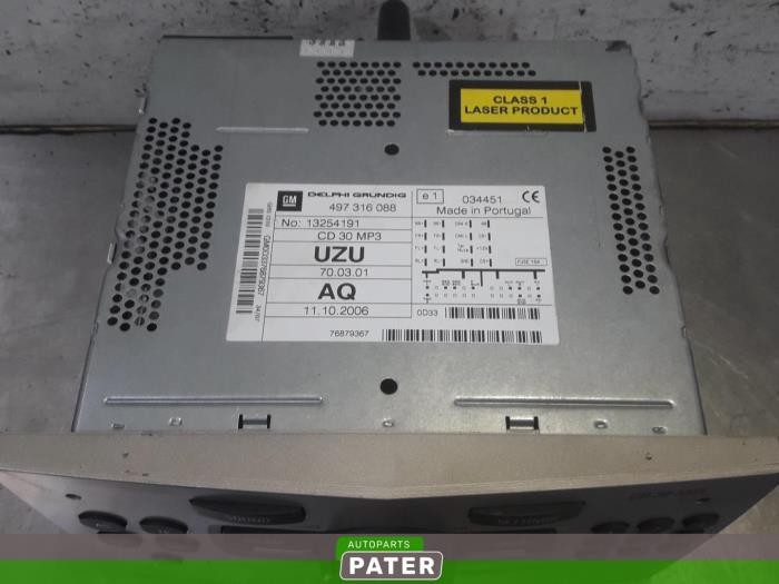 Radio CD player from a Opel Corsa D 1.2 16V 2008