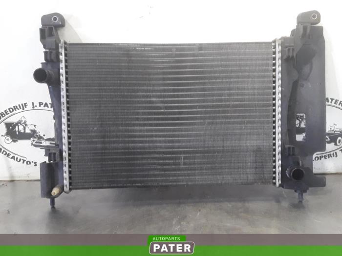 Usagé Radiateur Fiat Grande Punto (199) 1.4 16V Prix € 21,00 Règlement à la marge proposé par Autoparts Pater