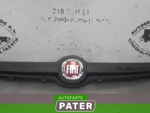 Używane Grill Fiat Panda (312) 0.9 TwinAir 60 Cena € 36,75 Procedura marży oferowane przez Autoparts Pater