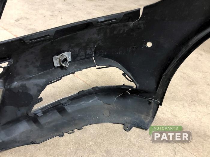 Front bumper from a Mercedes-Benz C (W204) 2.2 C-180 CDI 16V BlueEFFICIENCY 2011