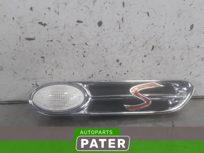 Mini Cooper S Indicators, left stock | ProxyParts.com