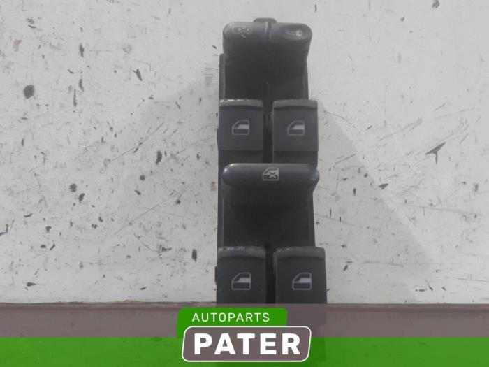 Usados Interruptor combinado de ventanillas Volkswagen Passat (3B3) 1.6 Precio € 26,25 Norma de margen ofrecido por Autoparts Pater