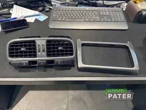 Usagé Grille aération tableau de bord Volkswagen Polo V (6R) 1.2 12V Prix € 50,40 Règlement à la marge proposé par Autoparts Pater