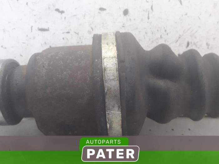 Front drive shaft, right from a Peugeot 3008 I (0U/HU) 1.6 16V THP 155 2010