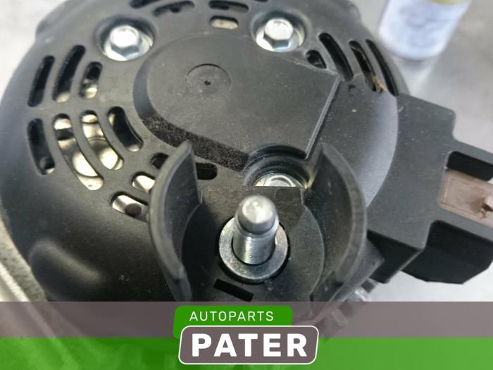 Dynamo van een Opel Astra K Sports Tourer 1.6 CDTI 136 16V 2018