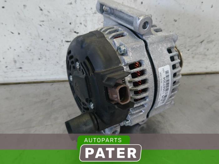 Dynamo van een Opel Astra K Sports Tourer 1.6 CDTI 136 16V 2018