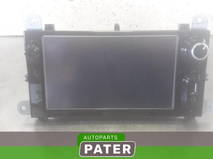 Usagé Panneau de commandes navigation Renault Clio IV (5R) 0.9 Energy TCE 90 12V Prix € 210,00 Règlement à la marge proposé par Autoparts Pater