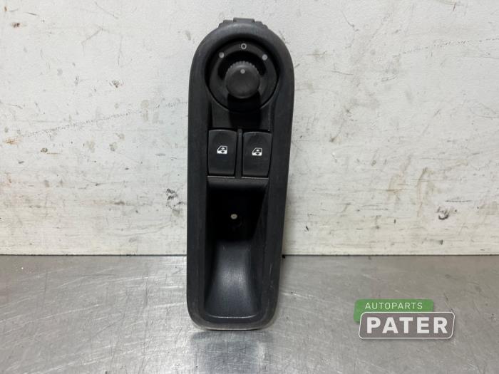Usados Interruptor combinado de ventanillas Renault Twingo II (CN) 1.2 16V Precio € 15,75 Norma de margen ofrecido por Autoparts Pater