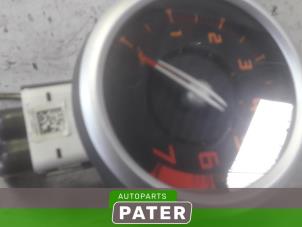 Używane Obrotomierz Renault Twingo II (CN) 1.2 16V Cena € 21,00 Procedura marży oferowane przez Autoparts Pater