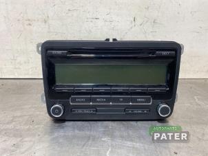 Używane Radioodtwarzacz CD Volkswagen Golf VI (5K1) 1.2 TSI BlueMotion Cena € 52,50 Procedura marży oferowane przez Autoparts Pater