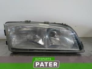 Używane Reflektor prawy Volvo S70 2.5 10V Cena € 36,75 Procedura marży oferowane przez Autoparts Pater