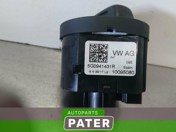 Light switch from a Volkswagen Polo VI (AW1) 1.0 TSI 12V 2017