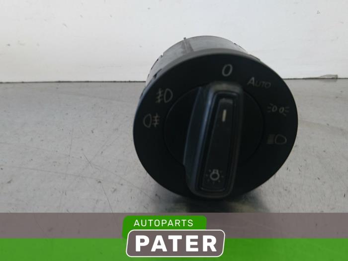Interruptor de luz de un Volkswagen Polo VI (AW1) 1.0 TSI 12V 2017