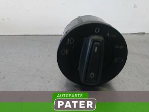 Usados Interruptor de luz Volkswagen Polo VI (AW1) 1.0 TSI 12V Precio € 26,25 Norma de margen ofrecido por Autoparts Pater