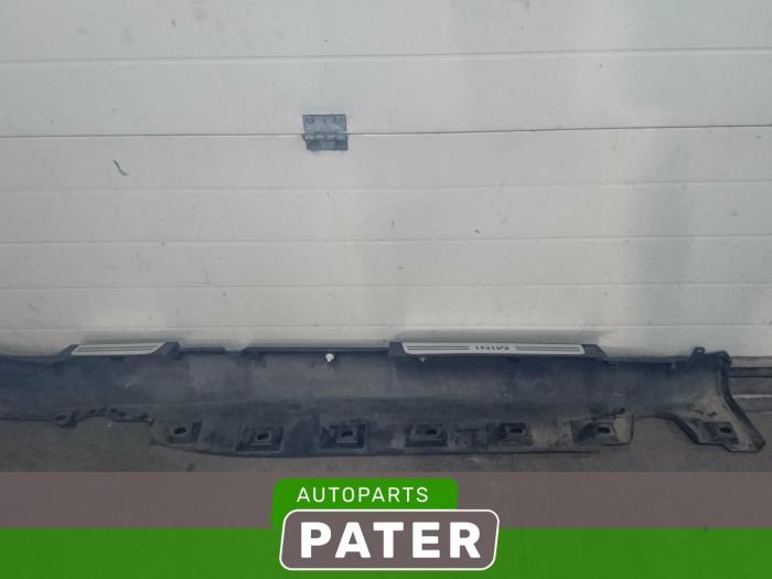 Side skirt, left from a MINI Countryman (R60) 1.6 16V Cooper 2013