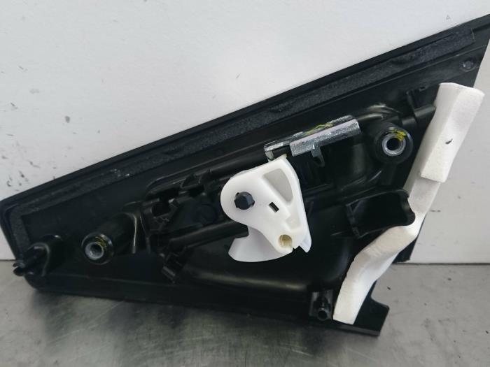 Rear door handle 4-door, left from a Renault Clio IV (5R) 0.9 Energy TCE 90 12V 2018