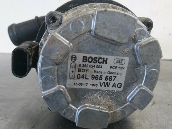 Bomba de agua adicional de un Audi A3 Sportback (8VA/8VF) 1.4 TFSI 16V e-tron 2015
