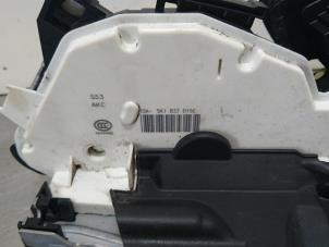 Używane Mechanizm blokady drzwi lewych przednich wersja 4-drzwiowa Volkswagen Polo V (6R) 1.4 TDI DPF BlueMotion technology Cena € 42,00 Procedura marży oferowane przez Autoparts Pater
