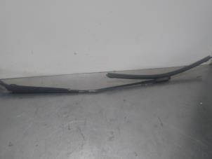 Used Front wiper arm Audi A3 Sportback (8VA/8VF) 1.2 TFSI 16V Price € 26,25 Margin scheme offered by Autoparts Pater