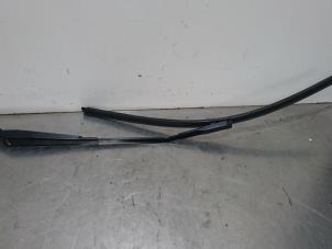 Used Front wiper arm Audi A3 Sportback (8VA/8VF) 1.2 TFSI 16V Price € 26,25 Margin scheme offered by Autoparts Pater