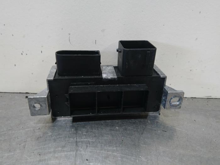 Glow plug relay Renault Trafic 1.6 dCi 125 Twin Turbo 271206395R