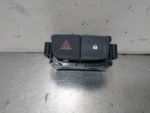 Used Panic lighting switch Renault Trafic (1FL/2FL/3FL/4FL) 1.6 dCi 125 Twin Turbo Price € 25,41 Inclusive VAT offered by Autoparts Pater