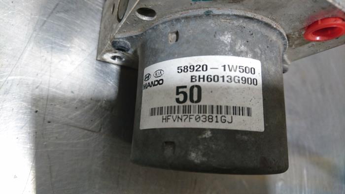 Begagnade ABS-pump Kia Rio III (UB) 1.1 CRDi VGT 12V Pris € 31,50 Marginaltabell erbjuds av Autoparts Pater