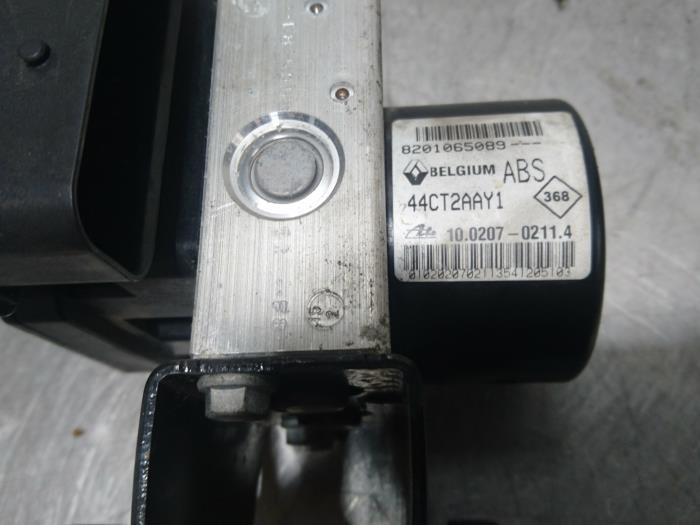 Used ABS pump Renault Twingo II (CN) 1.2 16V Price € 26,25 Margin scheme offered by Autoparts Pater