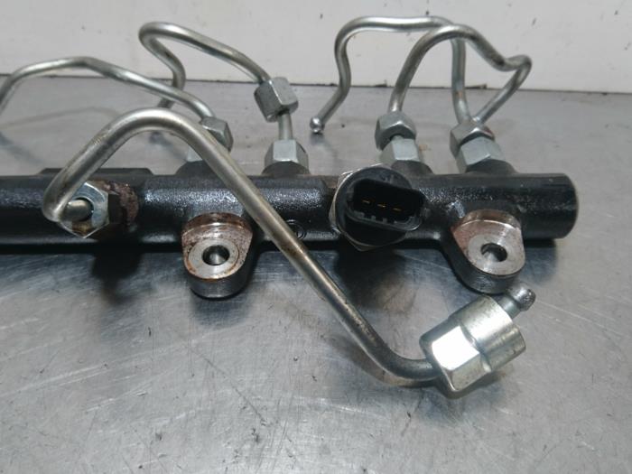 Gebrauchte Einspritzdüse (Einspritzer) Renault Clio IV (5R) 1.5 Energy dCi 90 FAP Preis € 42,00 Margenregelung angeboten von Autoparts Pater