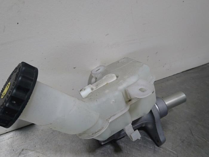 Cylindre de frein principal d'un Mitsubishi Outlander (GF/GG) 2.0 16V PHEV 4x4 2015