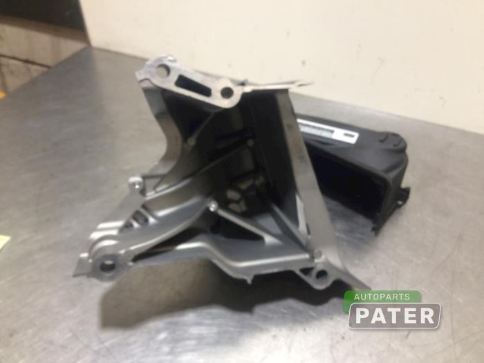 Engine mount from a Volkswagen Up! (121) 1.0 TSI 12V 2018