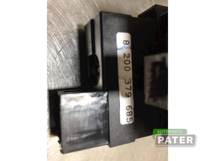 Height control switch from a Renault Master IV (MA/MB/MC/MD/MH/MF/MG/MH) 2.3 dCi 16V 2017
