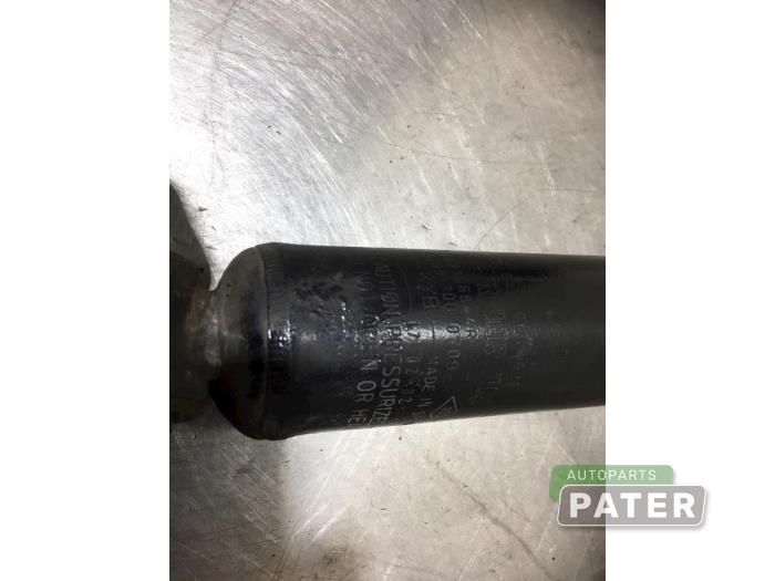Rear shock absorber, right from a Renault Master IV (MA/MB/MC/MD/MH/MF/MG/MH) 2.3 dCi 16V 2017