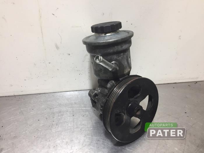 Toyota Yaris 1 00 Power steering pumps stock