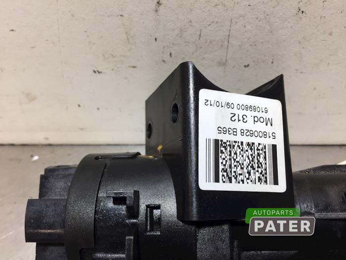 Używane Stacyjka + Kluczyk Fiat Panda (312) 0.9 TwinAir Turbo 85 Cena € 52,50 Procedura marży oferowane przez Autoparts Pater