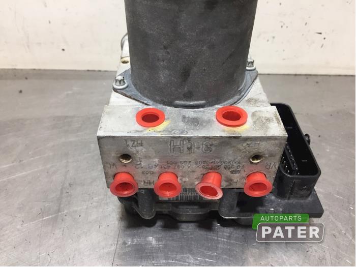 Begagnade ABS-pump Mercedes Sprinter 3t (906.71) 210 CDI 16V Pris € 63,53 Inklusive moms erbjuds av Autoparts Pater