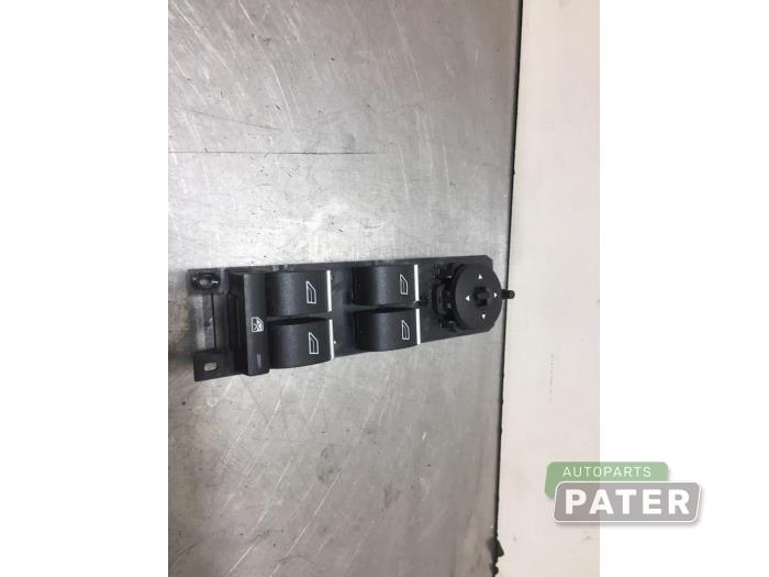 Usados Interruptor combinado de ventanillas Ford Focus 3 Wagon 1.0 Ti-VCT EcoBoost 12V 125 Precio € 26,25 Norma de margen ofrecido por Autoparts Pater