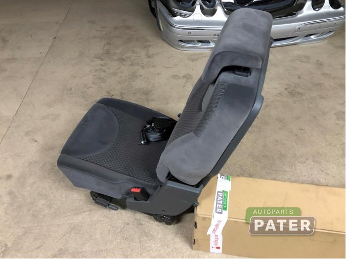 Rear seat from a Peugeot Expert Tepee (G9) 1.6 HDi 90 2010