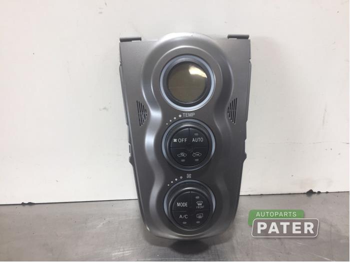Używane Panel climatronic Toyota Yaris II (P9) 1.33 16V Dual VVT-I Cena € 52,50 Procedura marży oferowane przez Autoparts Pater