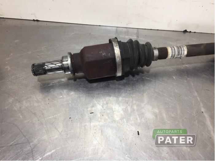Front drive shaft, left from a Renault Twingo II (CN) 1.5 dCi 70 2009