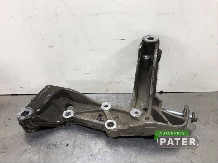 Front wishbone support, left from a Volkswagen Touran (1T3) 1.4 16V TSI EcoFuel 2013