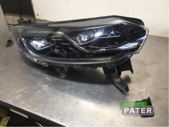 Używane Reflektor prawy Renault Espace (RFCJ) 1.8 Energy Tce 225 Cena € 262,50 Procedura marży oferowane przez Autoparts Pater