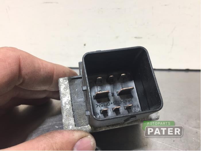 Glow plug relay Renault Master IV 2.3 dCi 16V 110678071R