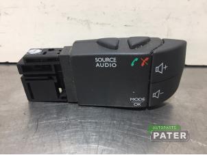 Used Steering wheel mounted radio control Renault Clio IV Estate/Grandtour (7R) 1.5 Energy dCi 90 FAP Price € 21,00 Margin scheme offered by Autoparts Pater