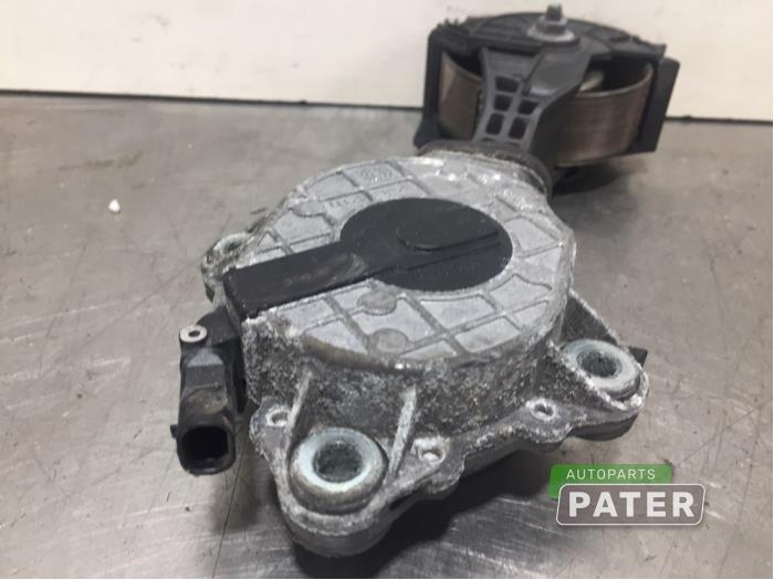 Spanrolle multiriem van een BMW 1 serie (F20) 118i 1.6 16V 2015