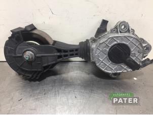 Spanrolle multiriem van een BMW 1 serie (F20) 118i 1.6 16V 2015