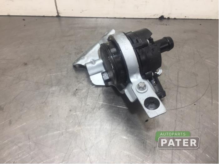 Begagnade Extra vattenpump Mercedes A (W176) 1.5 A-180 CDI, A-180d 16V Pris € 47,25 Marginaltabell erbjuds av Autoparts Pater
