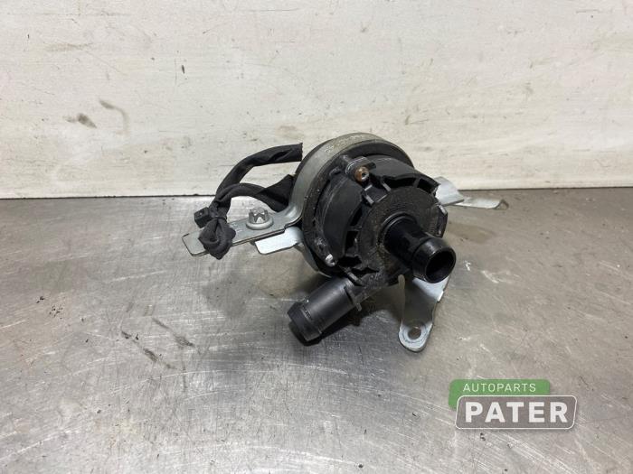 Begagnade Extra vattenpump Mercedes A (W176) 1.6 A-180 16V Pris € 21,00 Marginaltabell erbjuds av Autoparts Pater