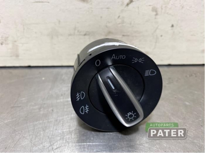 Interruptor de luz de un Volkswagen Golf VII (AUA) 1.0 TSI 12V BlueMotion 2017