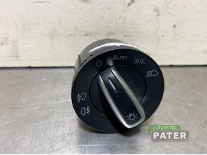 Usados Interruptor de luz Volkswagen Golf VII (AUA) 1.0 TSI 12V BlueMotion Precio € 26,25 Norma de margen ofrecido por Autoparts Pater